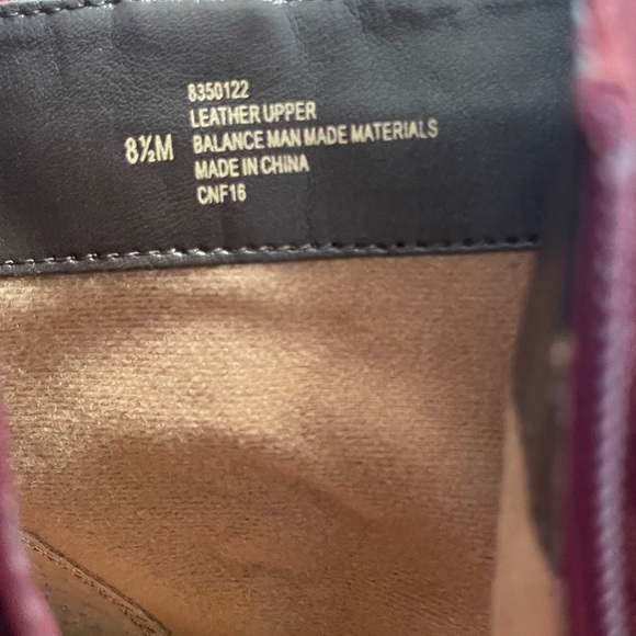 Tacoma Burgundy Suede Comfortiva 2 Inch Heel Studded Ankle Boot Sz 8 1/2 - Picture 12 of 13